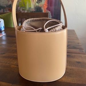 STAUD Bisset leather bucket bag, nude - mint condition